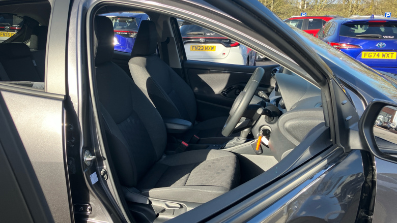 Toyota Yaris 1.5 Hybrid Design 5dr CVT Hybrid Hatchback